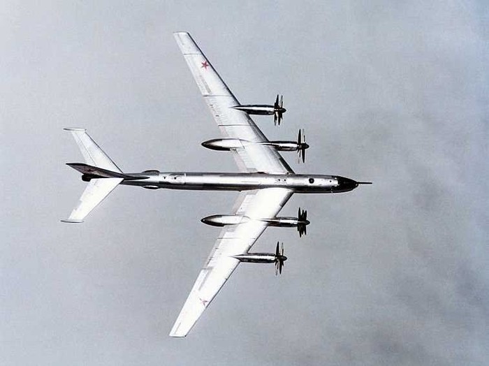 Máy bay ném bom Tu-95 của Không quân Nga