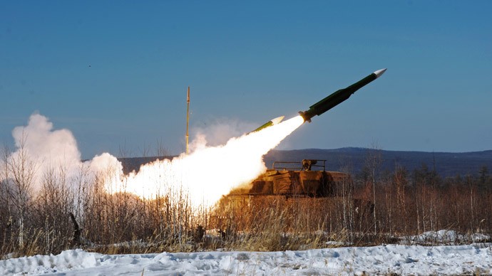 Tên lửa phòng không Buk-M1 rời bệ phóng (ảnh tư liệu)