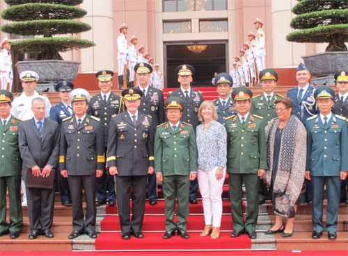 Phái đoàn quan chức quân sự cao cấp Mỹ sang thăm Việt Nam