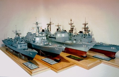 Mô hình khu trục hạm lớp Perry