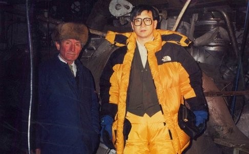 Xu Zengping (bên phải) và kỹ sư trưởng tàu sân bay Ucraine