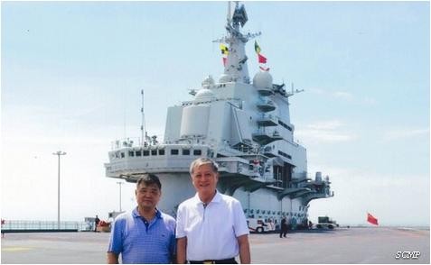 Xu Zengping và cựu Phó tư lệnh Hải quân TQ Su Shiliang trên tàu Liên Ninh ngày nay