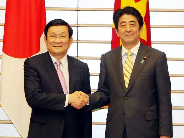 Chủ tịch nước Việt Nam Trương Tấn Sang và Thủ tướng Nhật Bản Shinzo Abe (ảnh minh họa)