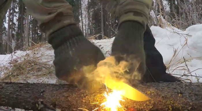 Sử dụng diêm sinh tồn bằng kim loại để đánh lửa