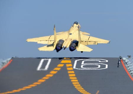 Tiêm kích J-15 trên tàu sân bay TQ