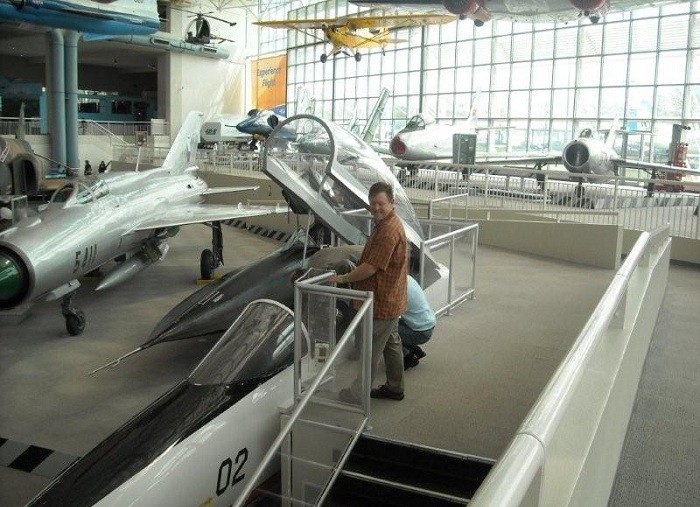 Những hình ảnh đầu tiên bên trong bảo tàng là những chiếc máy bay được trưng bày với nhiều loại khác nhau