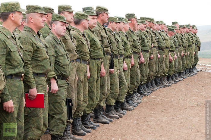 Chỉ huy các đơn vị trực thuộc của Lữ đoàn Cơ giới 36 được tập kết để triển khai nhiệm vụ