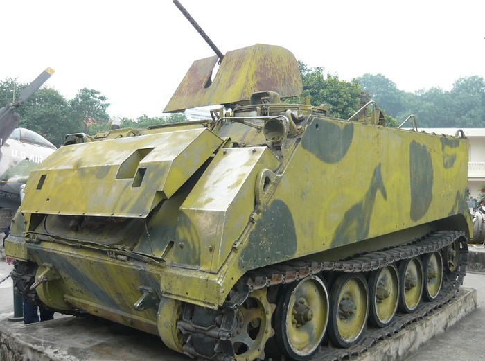 Đây là chiếc xe bọc thép M113 của Mỹ do Mỹ trang bị cho Ngụy bị quân ta chiếm được trong trận đánh tại Đường 9, Nam Lào.
