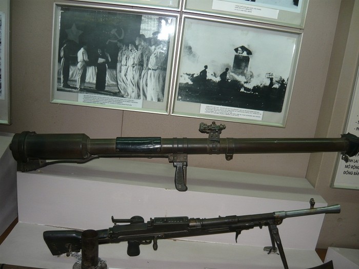Hai khẩu súng do Trung đoàn 101, Đại đoàn 325 thu được của địch khi giải phóng Khà Thẹt và được biên chế cho anh hùng Cao Thế Chiến với nhiều chiến công lớn, tiêu diệt 60 tên và kìm chân 1 tiểu đoàn địch,