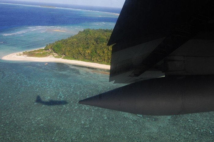 Hình ảnh đảo Micronesian từ máy bay C-130J Hercules của Mỹ.