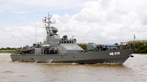 Tàu pháo TT400TP do Việt Nam tự đóng theo thiết kế của nước ngoài.