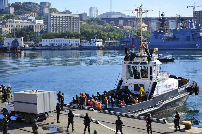 Những hành khách, và phi hành đoàn bị thương nặng nhanh chóng được đưa lên bờ bằng con tàu cứu hộ