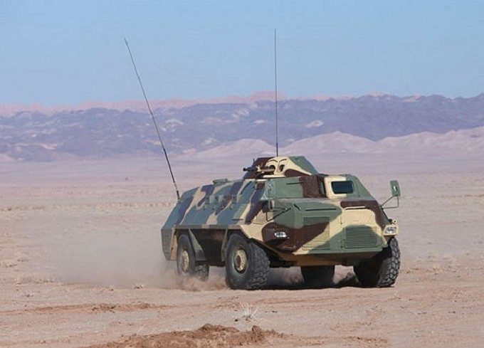 Trên hình ảnh là xe bọc thép Sarir. Đây là loại xe bọc thép mới nhất của Iran, được phát triển dựa trên thông số kỹ thuật của xe bọc thép chở quân BTR-60 của Nga.