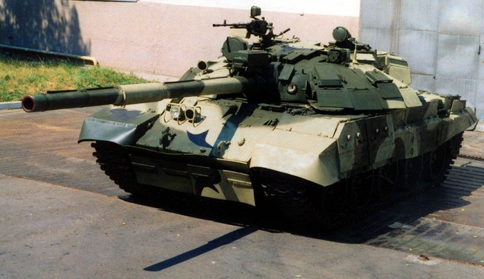 T-62 là loại xe tăng do Liên Xô (Nga) sản xuất. Hiện Iran trang bị cho quân đội lên tới 75 chiếc.