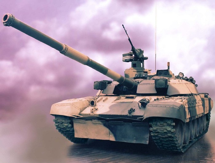 Xe tăng chiến đấu chủ lực T-72/T-72S, hiện Iran đang có 480 chiếc xe tăng loại này, trong đó phần lớn được mua từ Liên Xô (Nga) và số còn lại do Iran tự khai thác, sản xuất.