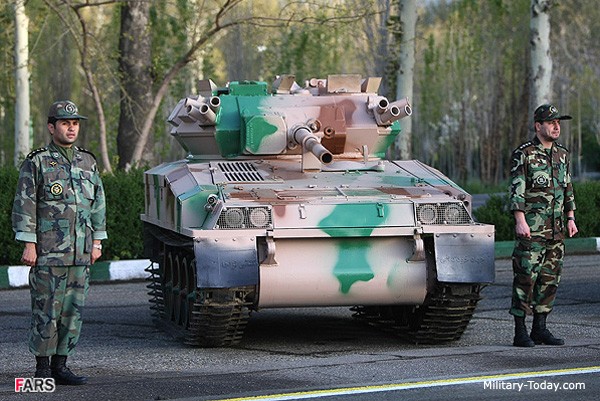 Xe tăng hạng nhẹ Tosan được Iran chế tạo thành công vào năm 1997, có lớp giáp dày, trọng lượng chỉ khoảng 8 tấn, tháp pháo có đường kính 90 mm, tính cơ động nhanh, hỏa lực mạnh