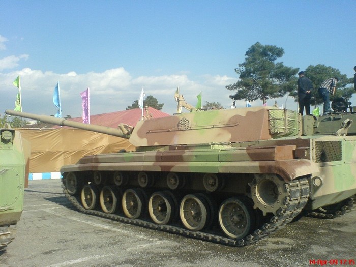 Zulfiqar có nòng pháo trơn 125mm, được trang bị súng máy phòng không 12.7mm, hiện Iran đang có khoảng 100 xe tăng loại này.