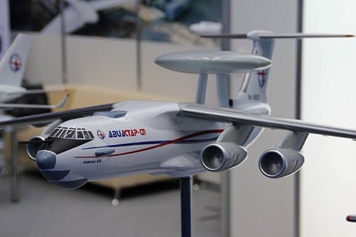 Mô hình thiết kế của máy bay vận tải Ilyushin IL-476