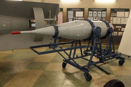 Đầu đạn hạt nhân đầu tiên dành cho tên lửa chiến thuật. Công suất lên đến 10 Kiloton. Tầm bay đến 32 km. Trang bị từ 1960 đến 1967.