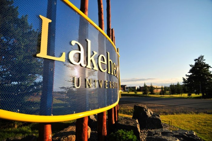 4.Đại học Lakehead (Lakehead University): Được thành lập năm 1965, là trường đại học tổng hợp với hơn 80 chương trình cử nhân, cao đẳng, và chứng chỉ. Đại học Lakehead nổi tiếng với sự năng động, hiện đại dựa trên nền tảng lấy học sinh làm trung tâm.