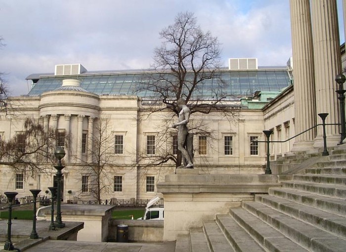 21.University College London – UK. Đại học Luân Đôn là một cơ sở công lập được thành lập vào năm 1826. Trường có khoảng 22.000 sinh viên theo học. Trường đặt trụ sở chính ở Luân Đôn. Đây là một trường đại học lớn của liên bang được tạo nên từ 31 trường trực thuộc.