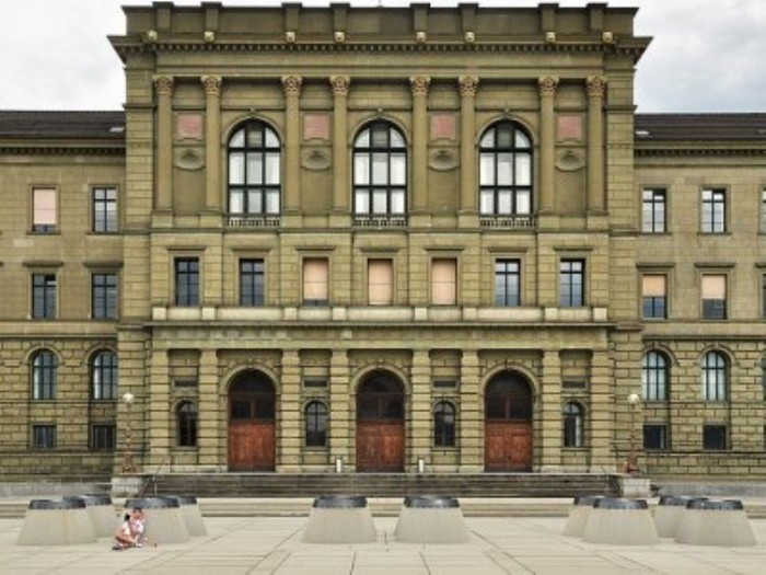 Tiền thân của ETH Zurich là Trường Đại học Bách khoa liên bang, được thành lập năm 1855 tại Zurich. Năm 1969, trường này được đổi tên thành Trường Đại học Quốc gia Thụy Sĩ và sau đó là Viện Công nghệ Liên bang Thụy Sĩ tại Zurich (ETH Zurich). Cùng với Viện Công nghệ liên bang tại Lausanne và 4 viện nghiên cứu khác trong nước, ETH Zurich là nơi cung cấp kiến thức đa dạng về khoa học, xã hội, kinh tế và văn hóa cho công dân trong nước, mở rộng ra châu Âu và thế giới.