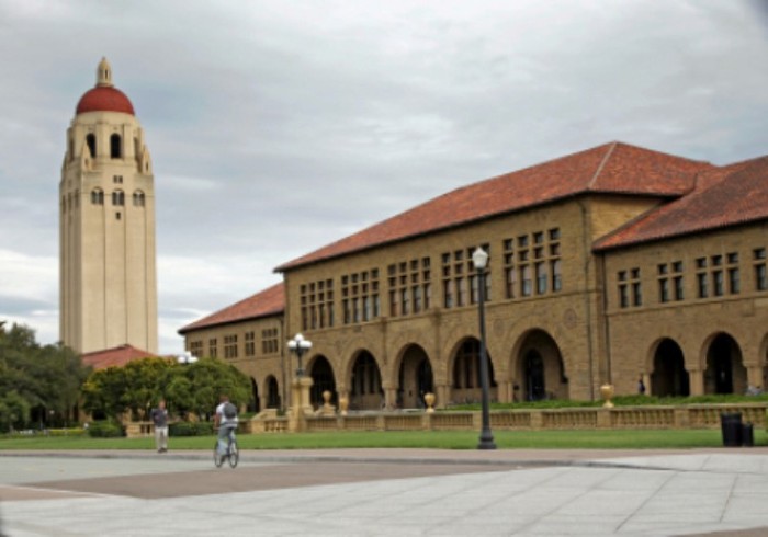 2. Stanford University Đây là ngôi trường đã đào tạo ra những cái tên nổi tiếng như: Jerry Yang (Yahoo), Sergey Brin, Larry Page (Google), Philip Knight (Nike)