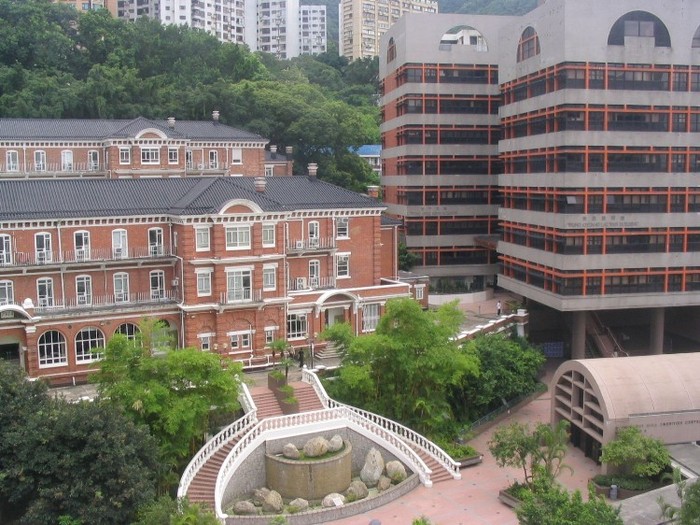 HKU có 10 khoa, 2 trường chuyên ngành và nhiều trung tâm học tập nghiên cứu. Trường Giáo Dục Chuyên môn thường xuyên (SPACE) của HKU được đánh giá là đơn vị cung cấp chương trình giáo dục thường xuyên bậc đại học lớn nhất Hồng Kông.