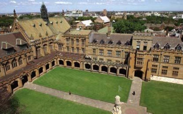 50. University of Sydney, Australia Đại học tổng hợp Sydney (hay còn gọi là đại học Sydney, USyd, hoặc Sydney) là đại học lâu đời nhất tại Úc, thành lập năm 1850. Trường đã được nhiều tổ chức khác nhau xếp hạng trong nhóm 100 trường đại học hàng đầu thế giới và là thành viên của “Nhóm 8 (Group 8)” của Úc. Trường cũng được đánh giá là một trong những trường đại học hàng đầu tại Châu Á – Thái Bình Dương và là một trong 2 trường đại học của Úc trong Hiệp hội APRU (thành viên là các trường đại học nổi tiếng của Châu Á, Mỹ và Châu Mỹ).