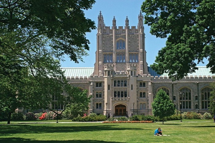 9. Vassar College Mức học bổng trung bình bậc đại học: 47.623 USD Số lượng sinh viên quốc tế nhập học: 122