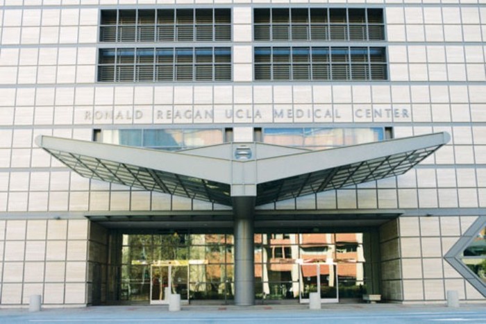 9. University of California—Los Angeles, David Geffen School of Medicine Thứ hạng trên BXH các trường y tốt nhất nước Mỹ: 13 Số thí sinh ứng tuyển: 6.204 Số thí sinh trúng tuyển: 240 Tỉ lệ thí sinh được nhận: 3,9%