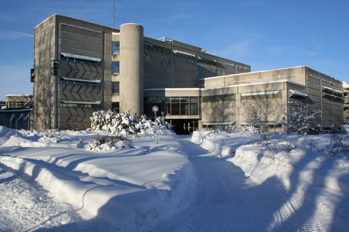 Lahti Polytechnic Trường Đại học Khoa học Ứng dụng Lahti được thành lập vào mùa thu năm 1991 nằm tại Phía Nam Phần Lan thuộc thành phố Lahti. Trường chuyên đào tạo các lĩnh vực như: Kinh doanh, thiết kế, nghệ thuật, âm nhạc, quản trị khách sạn, chăm sóc sức khoẻ, công nghệ, kỹ sư và viễn thông. Một số chuyên ngành đào tạo dành cho sinh viên quốc tế như Thương mại quốc tế, Quản trị Kinh doanh quốc tế và Công nghệ thông tin.
