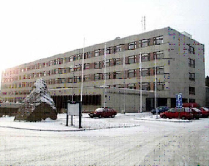 Kymenlaakso Polytechnic Kymenlaakso Polytechnic là một trong 29 trường đại học Bách khoa được bộ Giáo dục và đào tạo Phần Lan cấp giấy phép tuyển sinh từ năm 1992. Doanh thu hàng năm của trường lên đến 23 tỷ Euro. Trường có hai cơ sở đặt tại hai thành phố Kotka và Kouvola với 3500 sinh viên và 500 giáo viên.