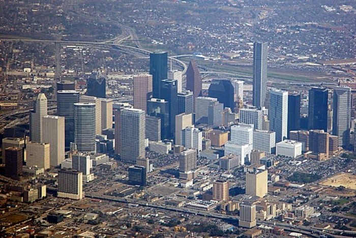 5. Houston Houston là thành phố lớn nhất của bang Texas và là thành phố lớn thứ tư của Hoa Kỳ. Với dân số trên 2 triệu người, Houston là trung tâm văn hóa và kinh tế lớn nhất của vùng vịnh Mexico.