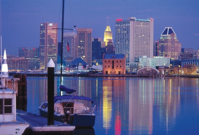 Baltimore là một thành phố thuộc bang Maryland, nằm ở bờ biển phía Đông Hoa Kỳ. Với bãi biển lãng mạn, giá sinh hoạt không cao, thành phố biển này được Keplinger, một website dự đoán về tài chính, bình chọn là nơi lý tưởng cho những người đang đi tìm một nửa của mình.