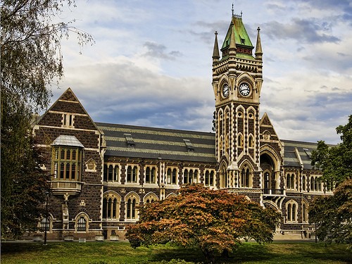 Cơ sở chính nằm tại Dunedin, một thành phố văn hóa và giáo dục nằm ở đảo Nam với nhiều cảnh đẹp của New Zealand. Sinh viên được tận hưởng sự tiện nghi của trường ĐH, một nơi ở riêng tư gần trường và trung tâm thành phố.
