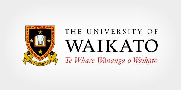 2. Đại học Waikato Đây là trường Đại học công lập cung cấp chương trình giáo dục chất lượng cao, được quốc tế công nhận cho tất cả các sinh viên từ nhiều quốc tịch khác nhau. Cuối thế kỷ trước, New Zealand có bốn trường ĐH được thành lập trong các trung tâm chính nhưng tại Waikato thì chưa có trường ĐH nào. Chính vì vậy, năm 1956, một số người dân tại địa phương Hamilton quyết định muốn có trường đại học của riêng mình. Đến năm 1964, Tổng Thống đốc, Sir Bernard Fergusson đã chính thức mở trường ĐH Waikato.