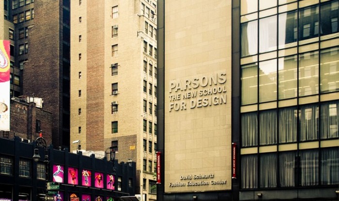 2. Parsons The New School for Design (New York, Hoa Kỳ). Học phí 40.000$/năm. Parsons là trường cũ của những nhà thiết kế lẫy lừng Donna Karan, Marc Jacobs, Tom Fore và Alexander Wand. Ngôi trường thiết kế thời trang này được xem là nơi có học phí đắt đỏ nhất thế giới với những “thầy cô” tên tuổi như Donna Karan.
