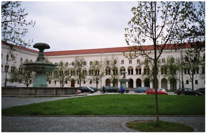 38. Ludwig-Maximilians-Universität München, Germany