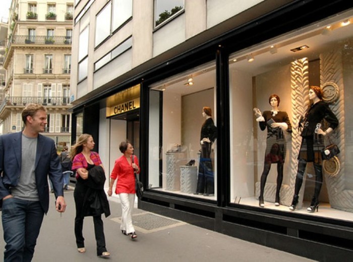 Cửa hàng Chanel trên đại lộ Montaigne, Paris