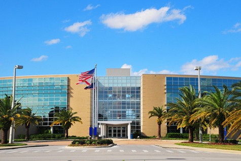 College of Central Florida (Orlando, Florida): Trường đại học cộng đồng Central Florida là một trường đại học công lập với chương trình đào tạo 2 năm. Trường cung cấp hơn 70 chương trình đào tạo chính quy, với hơn 8.000 sinh viên, và các khoa chất lượng với đội ngũ lãnh đạo có học vị tiến sĩ, và gồm cả các học giả Fullbright.