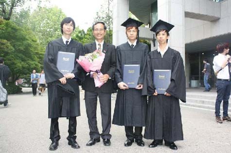 Các bạn sinh viên Việt Nam trường Đại học Woosoong – Hàn Quốc trong ngày nhận bằng tốt nghiệp (Ảnh: Hội Sinh Viên Việt Nam tại Woosong University (WSVN)