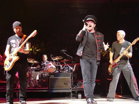 U2 lúc đầu lấy tên là Feedback. Ban nhạc gồm có Paul Hewson (Bono) hát chính và vĩ cầm, Dave Evans (The Edge) chơi ghita, keyboard và hát chính, Adam Clayton chơi ghita bass, Larry Mullen, Jr. chơi trống và bộ gõ.