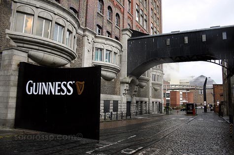 Nhà máy St James tại Dublin, nơi sản xuất bia ra loại bia nổi tiếng thế giới Guinness