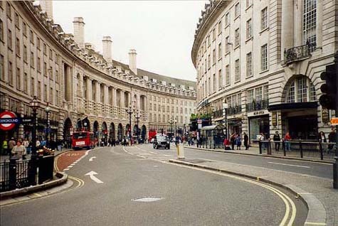 London - Thành phố của các trường đại học danh giá London, thủ đô của sứ xở sương mù, một thành phố náo nhiệt sôi động không chỉ là trung tâm kinh tế tài chính của thế giới mà còn là một thành phố của nghệ thuật và văn hóa vô cùng đa dạng và hấp dẫn. Ngoài những địa danh nổi tiếng như Cung Điện Hoàng Gia Buckingham nguy nga tráng lệ, tháp Elizabeth cổ kính uy nghiêm bên bờ sông Thames êm đềm (nơi thường được biết đến với tên tháp Big Ben), London còn là quê hương của nhiều trường đại học danh giá như UCL - University College London hay LSE - London School of Economics and Polotical Science. Du học Anh - Những điểm đến hấp dẫn.