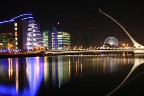 Thành phố Dublin về đêm.