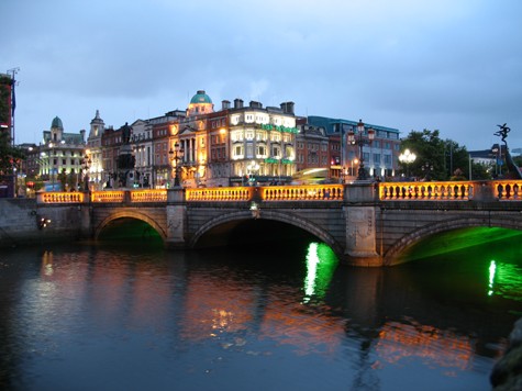 Dublin là 1 trong những vùng khô ráo nhất của Ailen, mỗi năm chỉ có khoảng 150 ngày mưa (lượng mưa trung trung bình mỗi năm là 75 cm). TRA CỨU ĐIỂM THI ĐẠI HỌC CAO ĐẲNG 2012