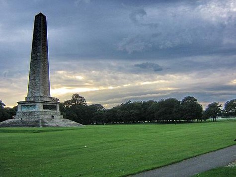 Công viên Phoenix ở Dublin, Ai Len cũng được coi là một trong những công viên đô thị lớn nhất trên thế giới. Công viên được rào kín hoàn toàn và được biết đến như là nơi có nhà của Tổng thống Ai Len. Du lịch vòng quanh Dublin, Ireland. (P2) Du lịch vòng quanh Dublin, Ireland. (P1)