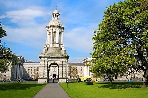 Trường Trinity College Được thành lập từ năm 1592, ĐH lâu đời nhất Ireland thuộc ĐH Cambrige này thật sự là một thắng cảnh đáng để bạn ngắm nhìn.