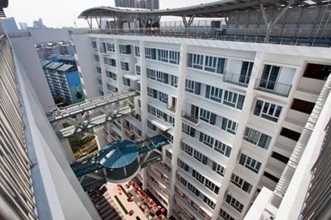 Học viện Phát triển Quản lý Singapore (MDIS) MDIS là tên khu tổ hợp kí túc xá đẹp như khách sạn hạng sang dành cho sinh viên Học viện Phát triển Quản lý Singapore tại Stirling Road. Công trình xây dựng này có tổng trị giá 120 triệu USD, bao gồm các khu kí túc xá 15 tầng.